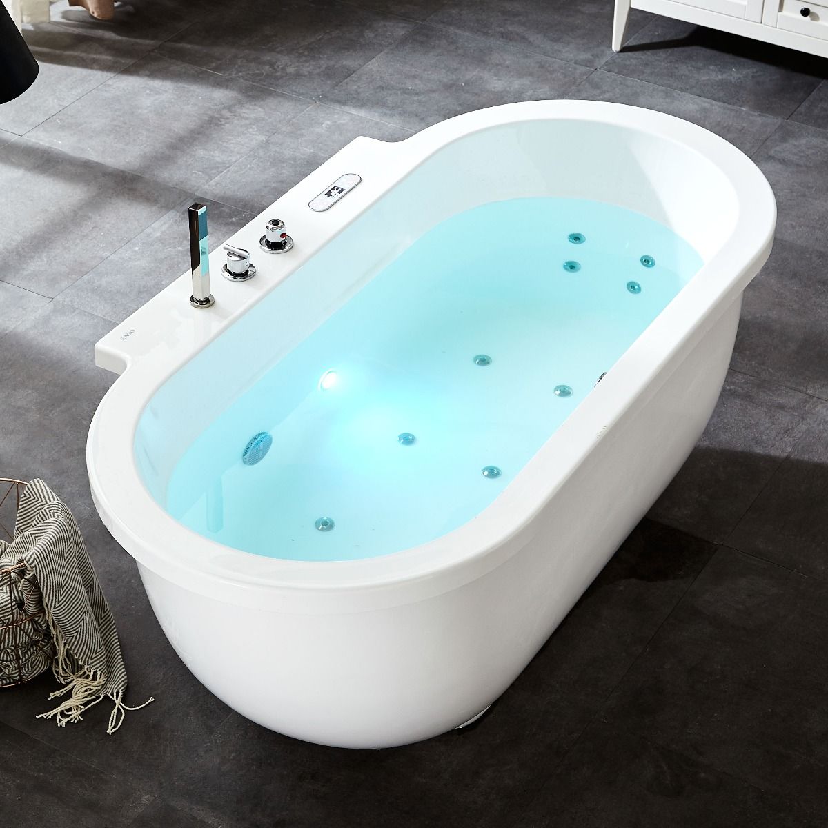 Modern Freestanding Acrylic White Whirlpool Bathtub With Fixtures